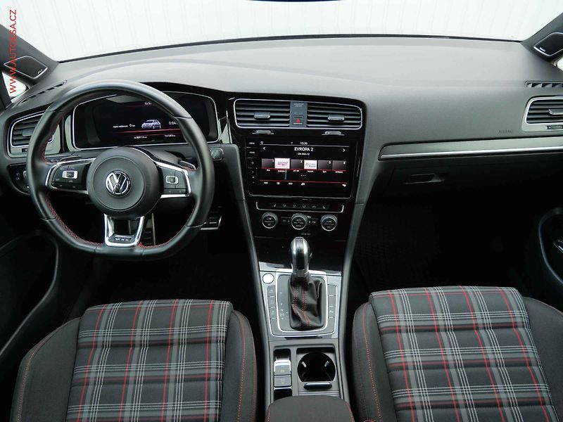 Volkswagen Golf (2017) 2.0 TSi, GTi, DSG - fotka 8 z 26