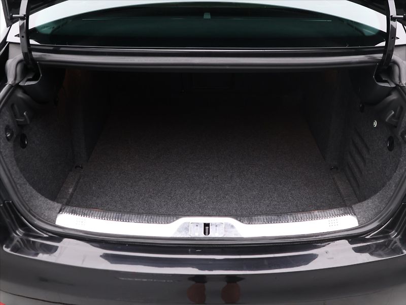 Škoda Superb 2.0 TDI 125kW Elegance CZ - fotka 10 z 26