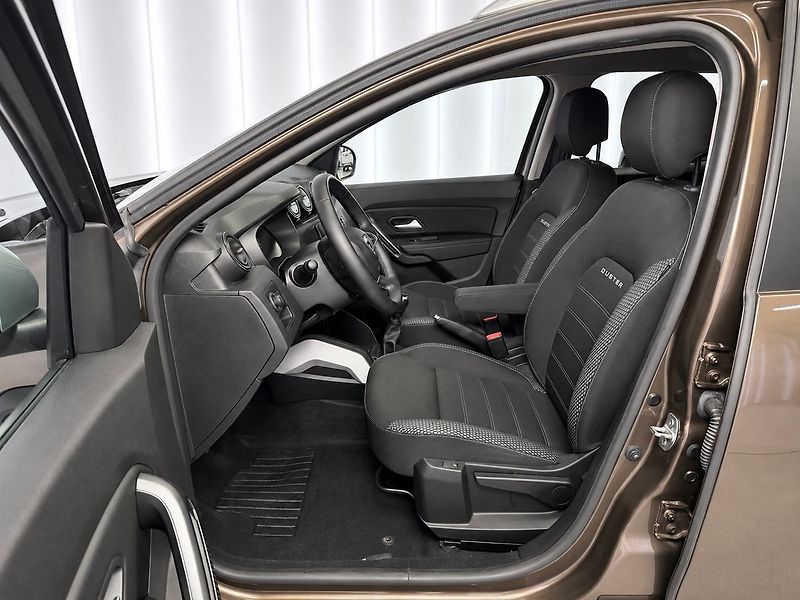 Dacia Duster 1.5 dCi 4X4 COMFORT S&S, NAVIG - fotka 10 z 21