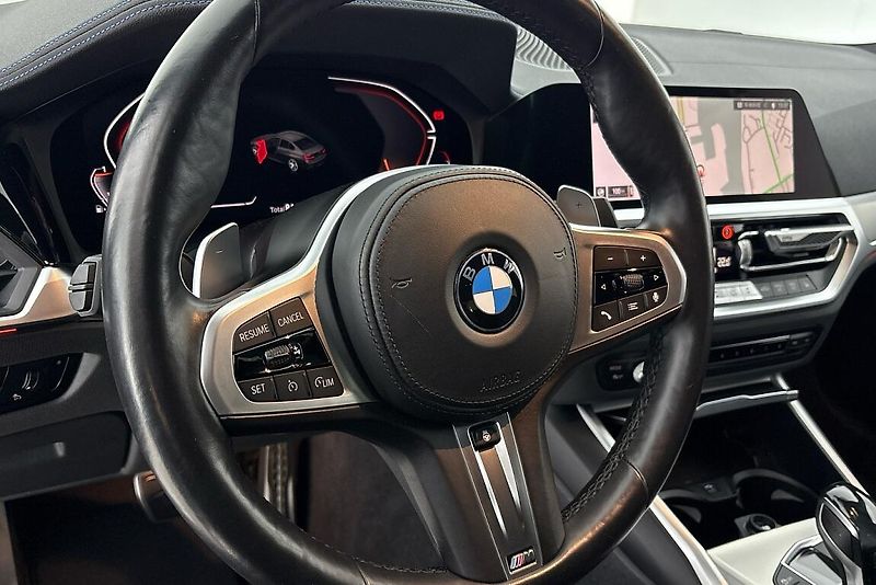 BMW Řada 3 330i xDrive - fotka 23 z 27
