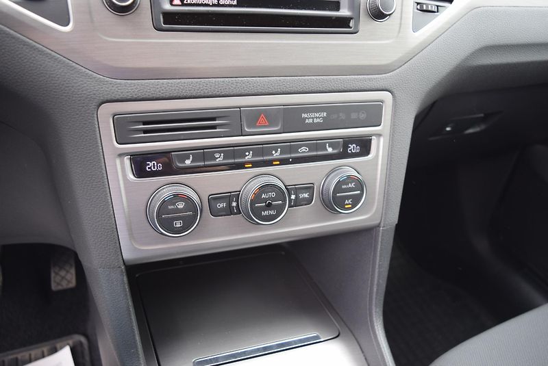 Volkswagen Golf Sportsvan (2016) 1.4TSI 92kw CLBMT TAŽNÉ NAVI  - fotka 24 z 50