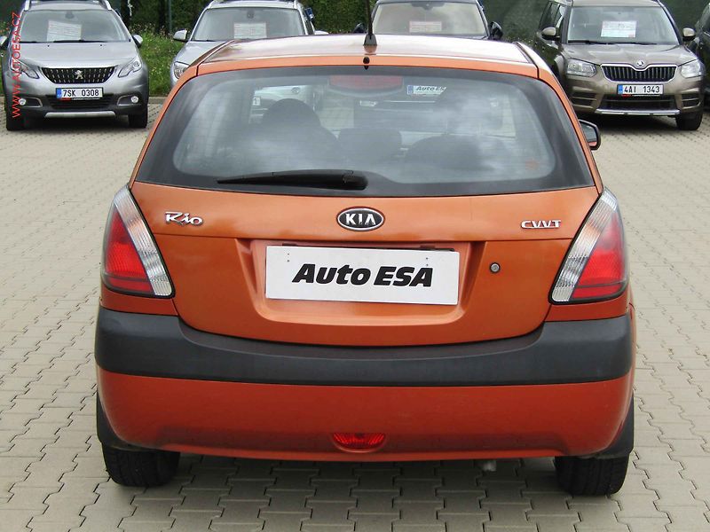 Kia Rio (2007) 1.6i, servis.kniha, AC - fotka 5 z 16