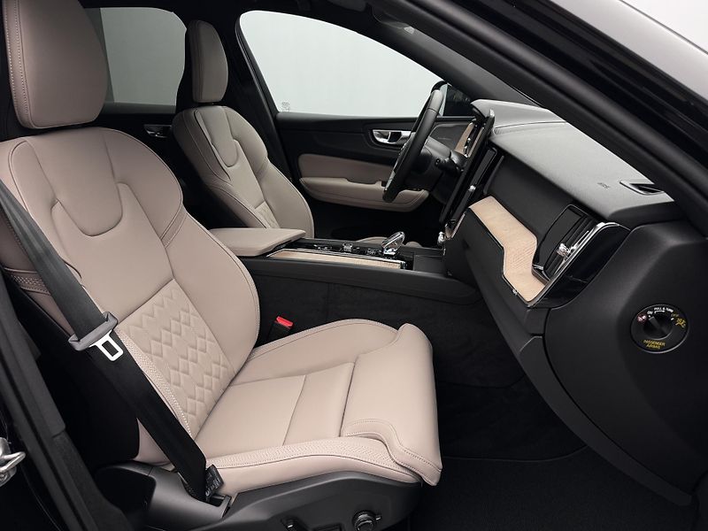 Volvo XC60 (2026) B5 AWD AUT DARK PLUS - fotka 20 z 22
