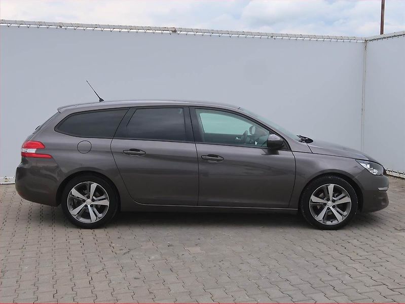 Peugeot 308 (2015) 1.6 e-HDi, Tempomat - fotka 6 z 15