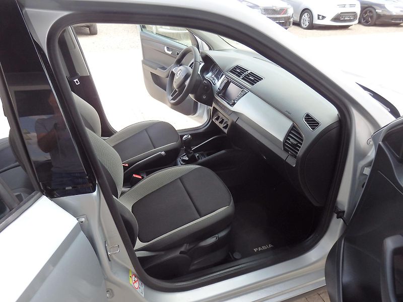 Škoda Fabia SCOUT 1.0 TSI KLIMA, 6x AIRBAG - fotka 10 z 18