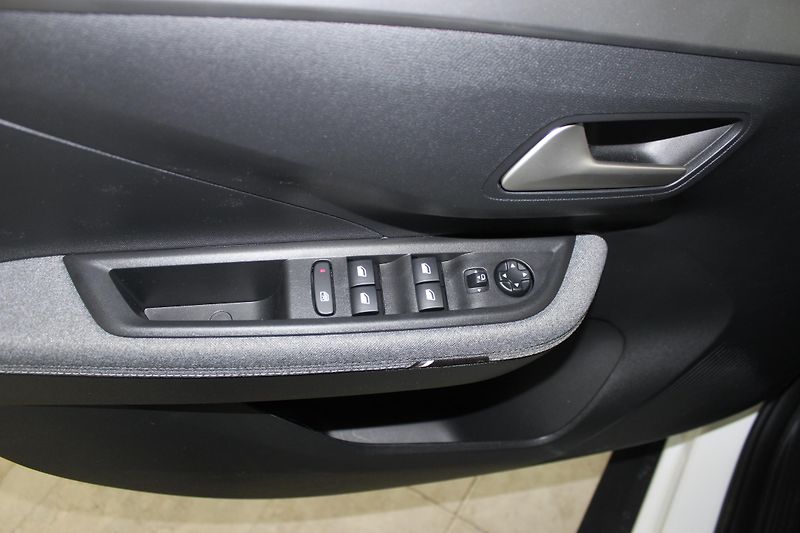 Opel Frontera (2026) GS Hybrid 1.2 TURBO 107kW - fotka 17 z 19