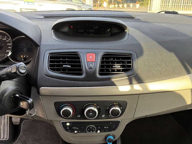 Renault Mégane 1.6-74kW,KLIMA,TAŽNÉ ZAŘÍZENÍ - fotka 15 z 23
