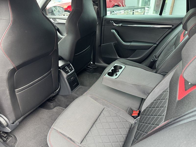 Škoda Octavia (2018) RS 2.0 TDi DSG ACC LED 135kW - fotka 25 z 50