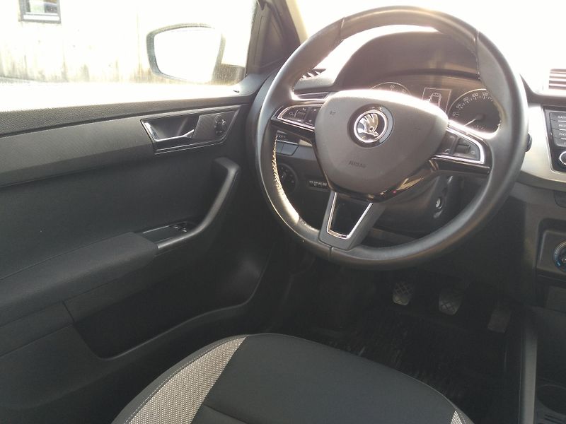 Škoda Fabia 1,0 TSI - fotka 11 z 36
