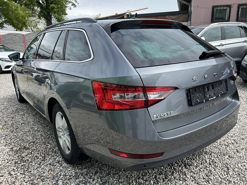 Škoda Superb (2022) 2.0 TDi 110 KW DSG - fotka 9 z 27