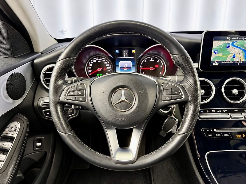 Mercedes-Benz Třídy C 4MATIC AVANTGARDE, LED, TEMPOM - fotka 12 z 25
