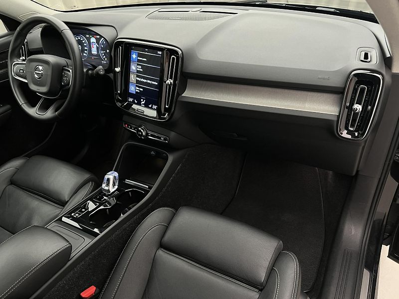 Volvo XC40 T4 INSCRIPTION AUT - fotka 22 z 44
