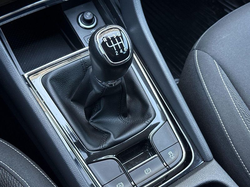 Škoda Karoq (2023) 1.5 TSI Ambition - fotka 17 z 30