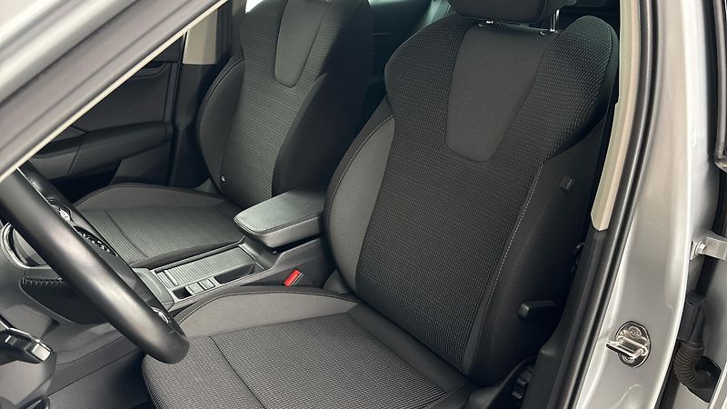 Škoda Octavia 2.0 TDI Ambition Combi - fotka 15 z 24