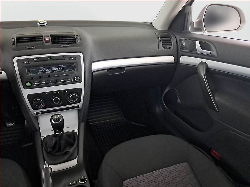 Škoda Octavia (2009) Ambiente 1.9 TDI, nová STK - fotka 8 z 16