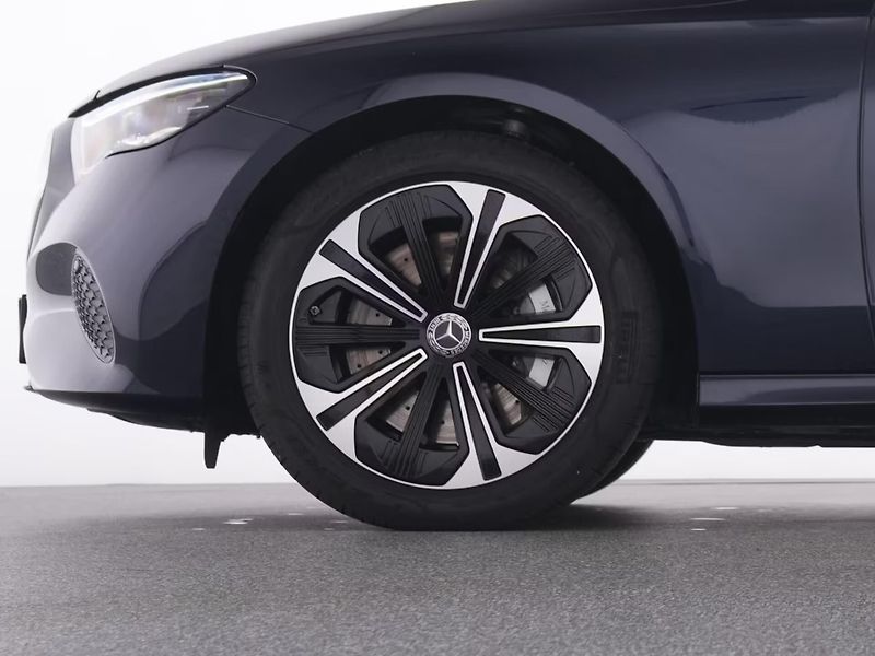 Mercedes-Benz Třídy E 300 de 4M Avantgarde Pano Vent - fotka 8 z 11