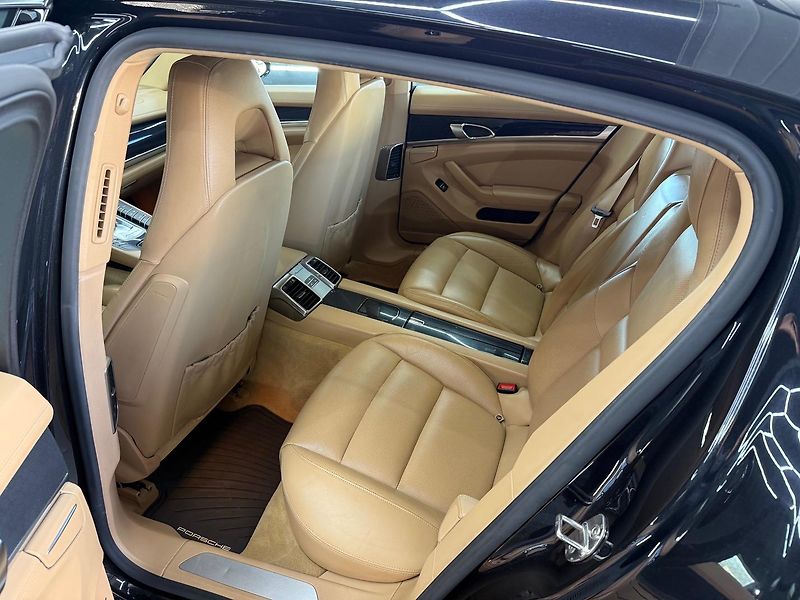 Porsche Panamera (2012) Porsche Panamera 3.0 Diesel Ti - fotka 15 z 31