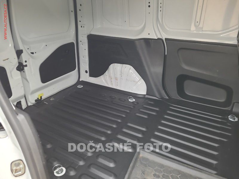 Peugeot Partner (2021) 1.5HDi, 2.maj,ČR, Active, TZ - fotka 10 z 11