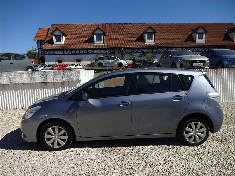 Toyota Verso 2.0 D-4D 7.MÍST - fotka 4 z 47