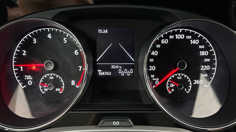 Volkswagen Touran 1.5 TSI Comfortline - fotka 10 z 26