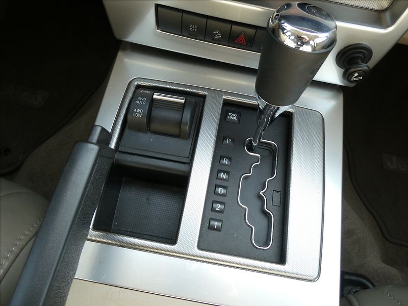 Jeep Cherokee 3,7 L 151kW 4x4, automat - fotka 24 z 37