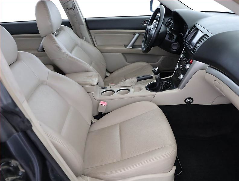 Subaru Legacy (2010) 2.0 D, 4X4, nová STK - fotka 7 z 19