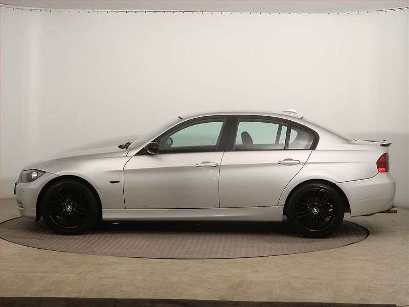 BMW Řada 3 (2005) 320 i, Serv.kniha - fotka 3 z 12