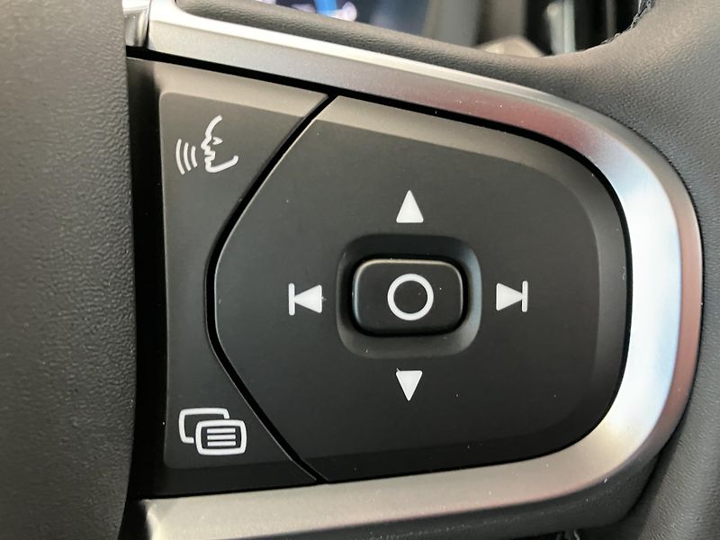 Volvo XC60 T6 eAWD Recharge Core, PANO - fotka 22 z 42