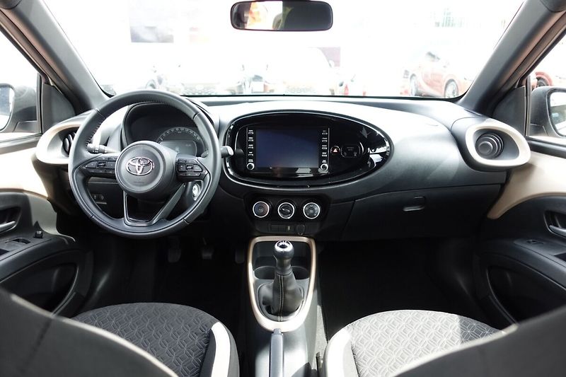 Toyota Aygo 1,0i 53kW M/T Style - fotka 16 z 26