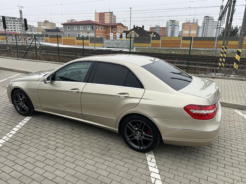 Mercedes-Benz Třídy E E350 CDI BlueEFFICIENCY 4Matic - fotka 19 z 45