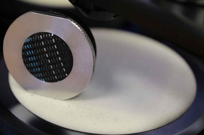 Potahové materiály využívají i výrobci sportovních a luxusních vozů