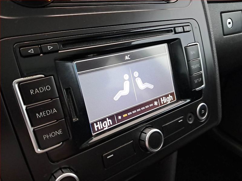 Volkswagen Touran (2012) 1.6 TDI, Navi, Tempomat - fotka 17 z 21