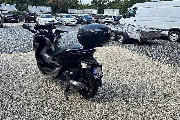 Jde o pohodlný maxiskútr i na delší trasy., zdroj: se svolením Autobazar Auto-Mega Praha