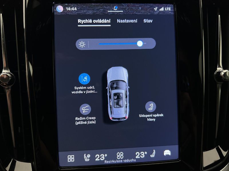 Volvo V60 T6 AWD DARK PLUS RECHARGE AUT - fotka 33 z 48