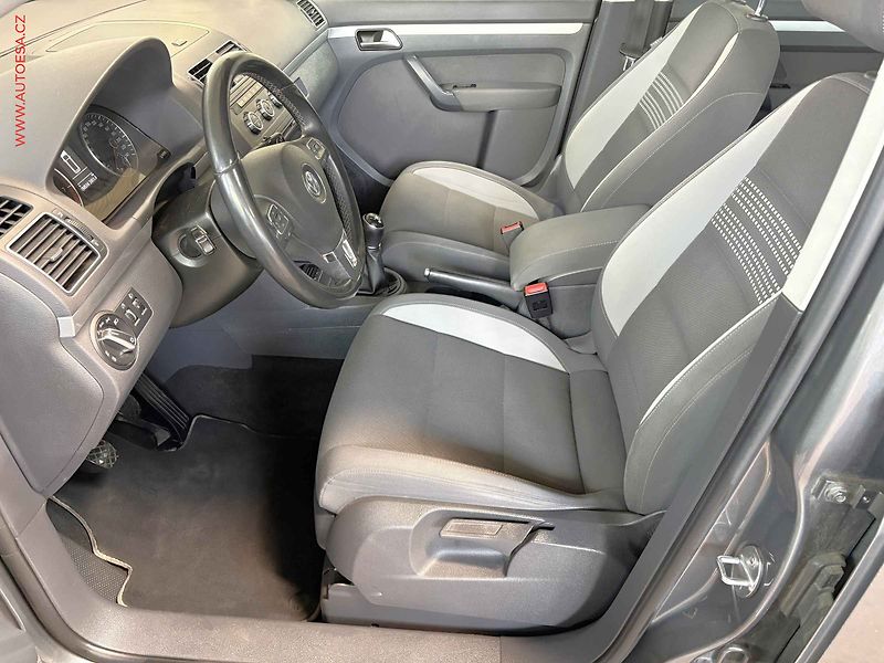 Volkswagen Touran (2013) 1.4 TSi, AC, výhřev sed. - fotka 9 z 15