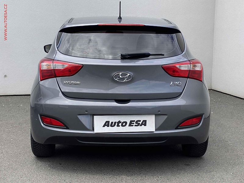 Hyundai i30 (2013) 1.4 CVVT, AC, park.čidla - fotka 5 z 14