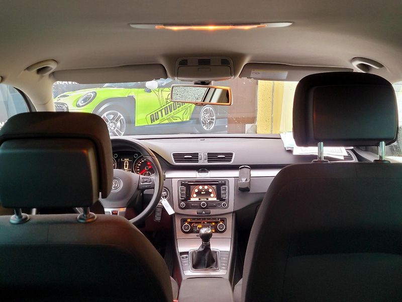 Volkswagen Passat *SERV.KNÍŽKA,AUT.PARKOVÁNÍ   - fotka 15 z 47