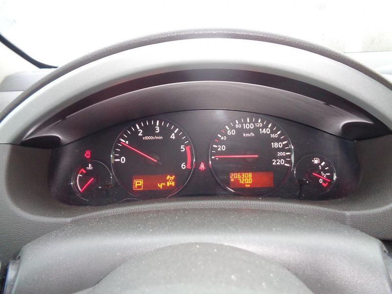 Nissan Pathfinder 3,0 - fotka 16 z 16