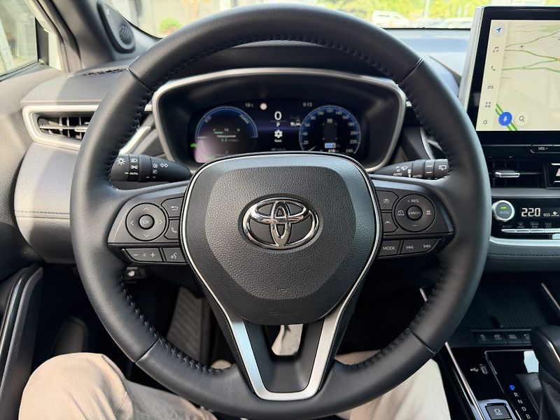Toyota Corolla Cross 2.0L HEV 180 - 4x2 - 1 CVT - fotka 16 z 26