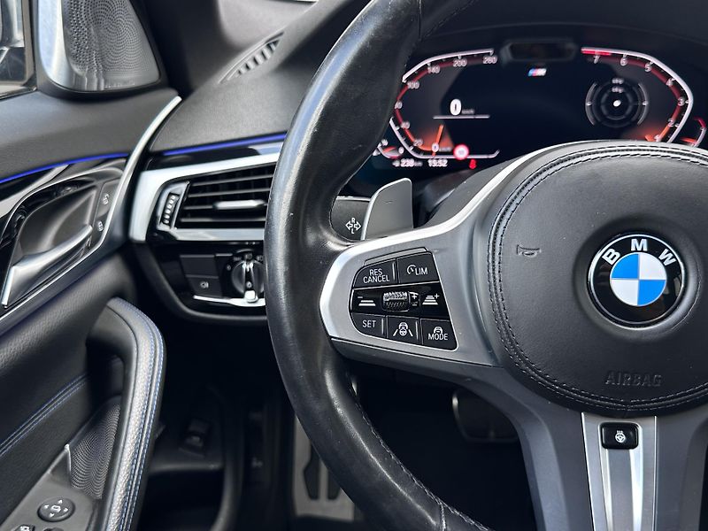 BMW Řada 5 540i xDrive M-Sport Touring - fotka 27 z 28