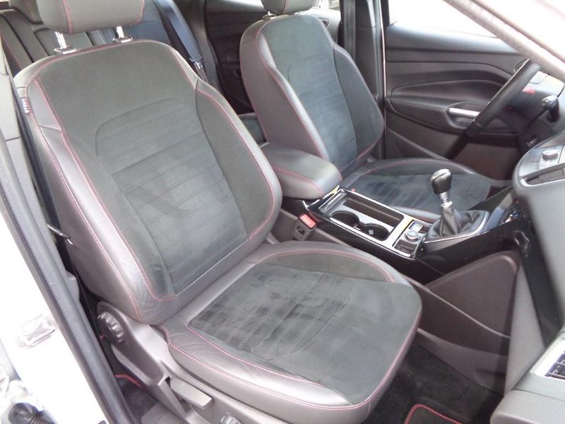 Ford Kuga 1.5 EcoBoost  ST Line  110 kW - fotka 19 z 28