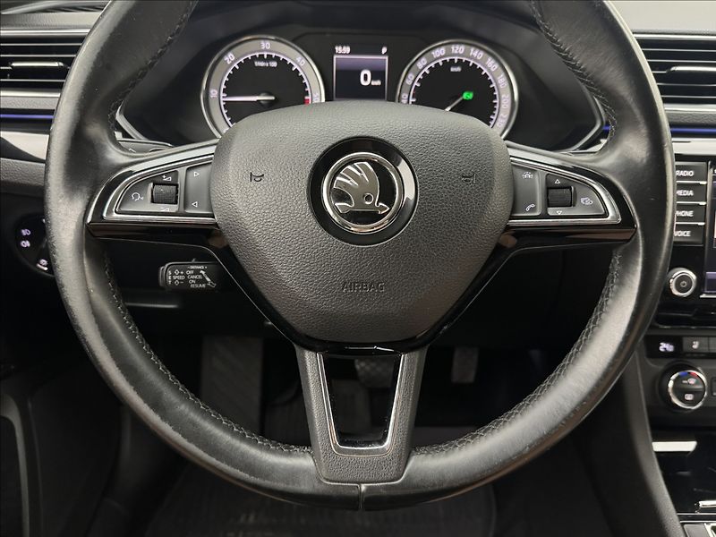Škoda Superb 2,0 DSG L&K DPH NZ.TOP DCC TZ - fotka 9 z 49