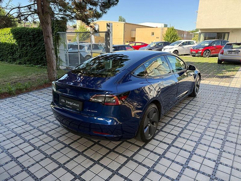 Tesla Model 3 Long Range REZERVACE - fotka 39 z 41