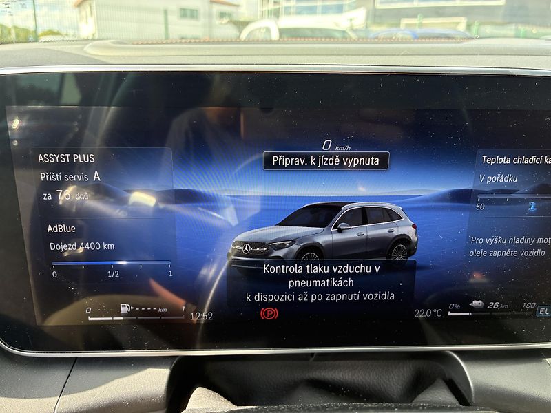 Mercedes-Benz GLC (2024) 300de 4MATIC - fotka 14 z 15