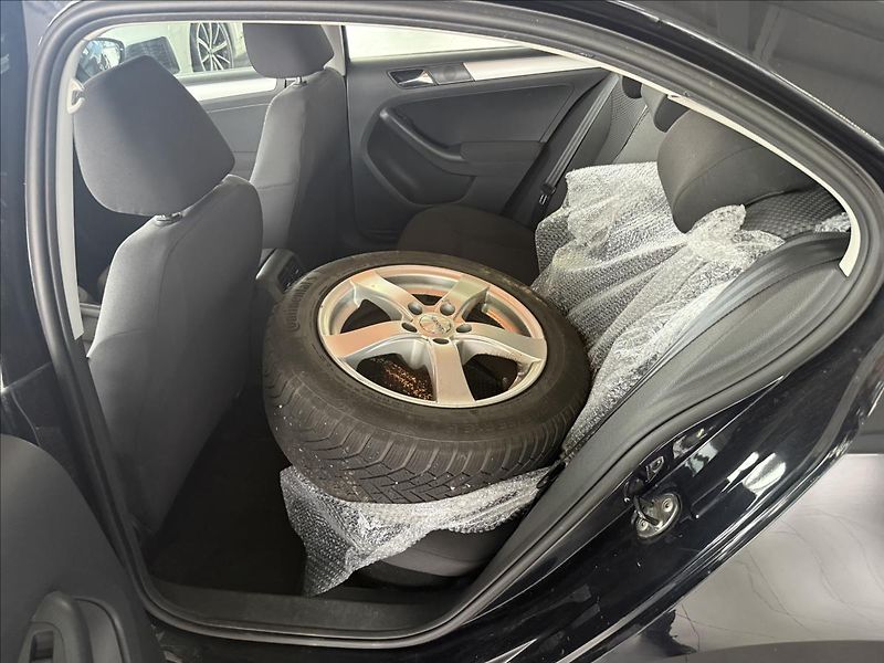Volkswagen Jetta 1,2   1.MAJITEL, 77KW, SERVISK - fotka 9 z 18