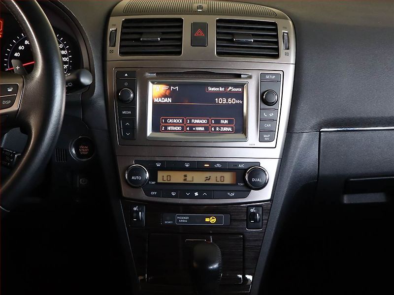 Toyota Avensis (2012) 1.8 Valvematic, Automat - fotka 10 z 18