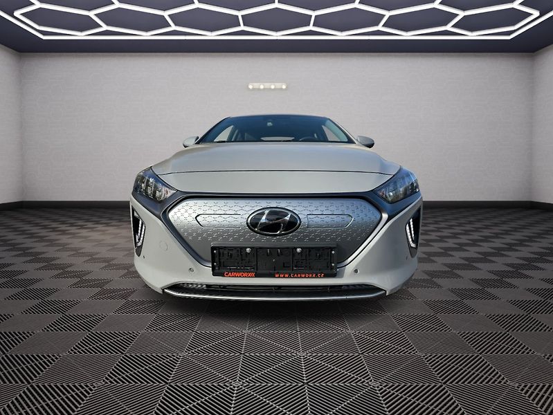 Hyundai IONIQ (2022) 38,3 kWh Level 5 SoH 100% - fotka 2 z 26