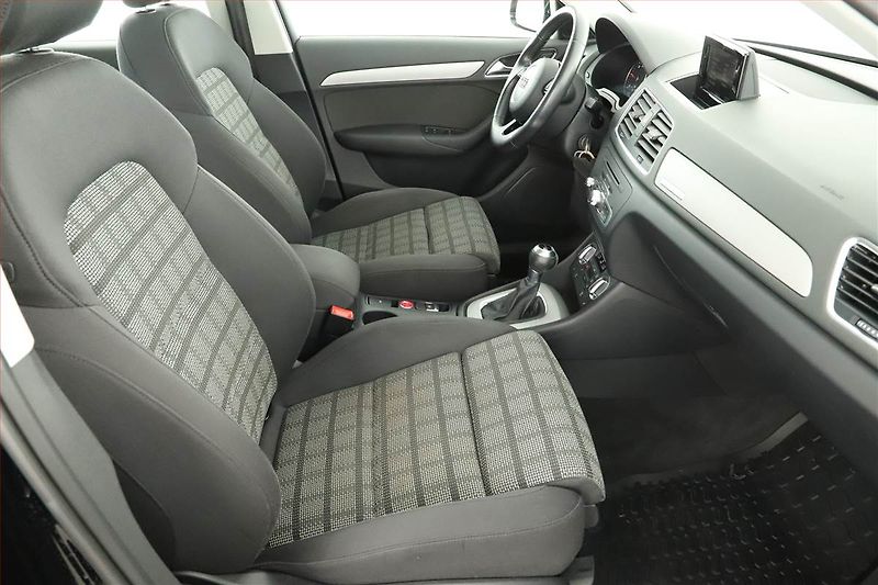 Audi Q3 (2014) Exclusive 2.0 TDI, 4X4 - fotka 7 z 14
