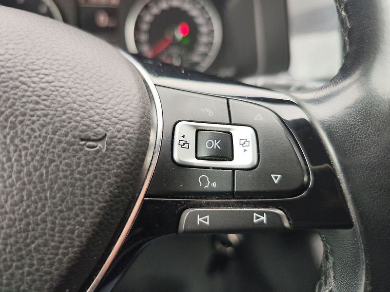 Volkswagen Multivan 2.0 TDi/110kW Highline DSG - fotka 28 z 33