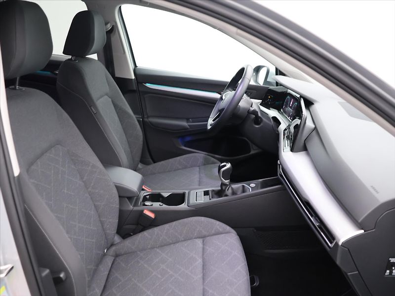 Volkswagen Golf 1,5 TSI 96kW CZ Life 1.Maj DPH - fotka 11 z 29